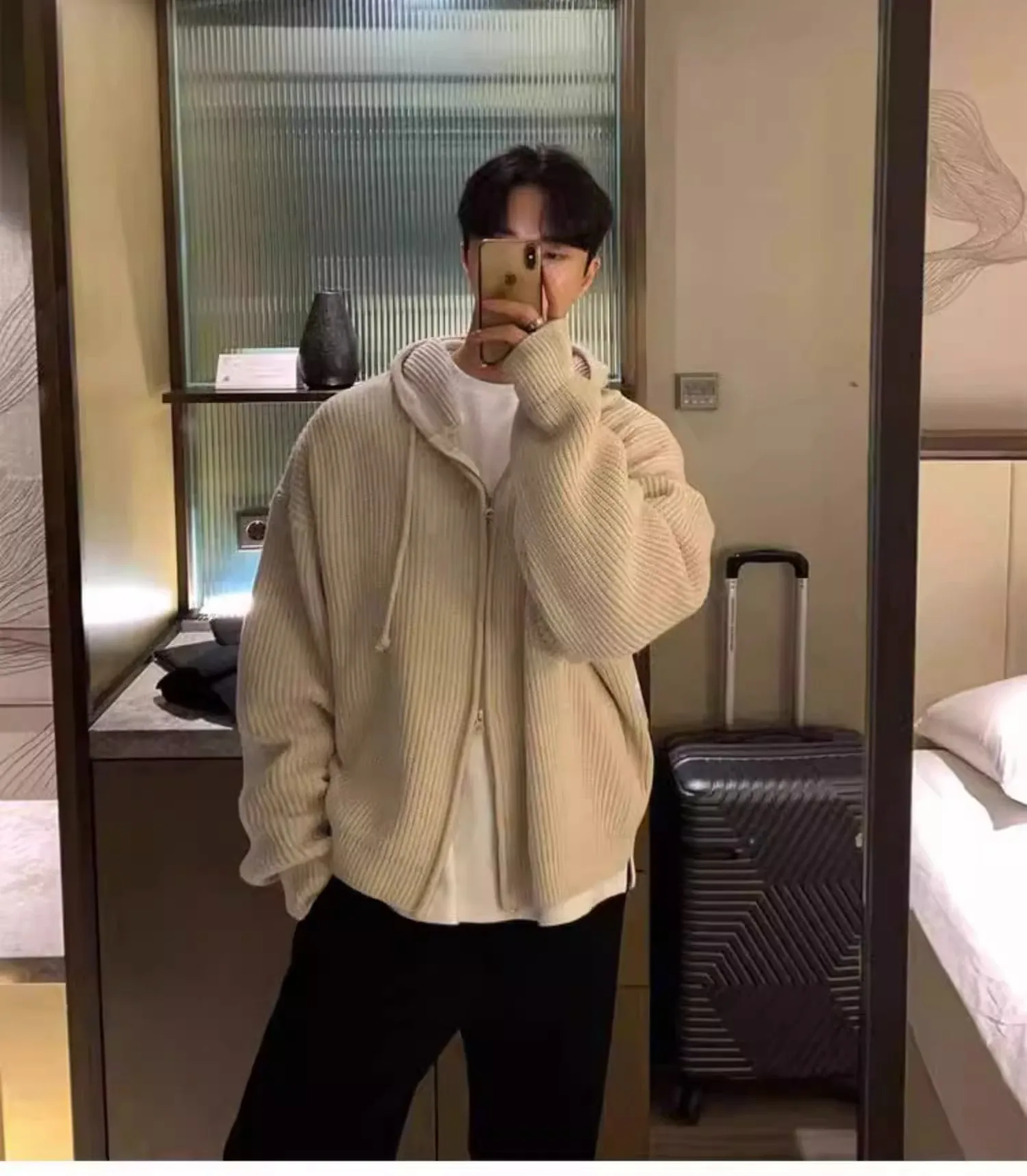 Men'S Fashion V Neck Sweater - Korean version New Fashion Men's Solid