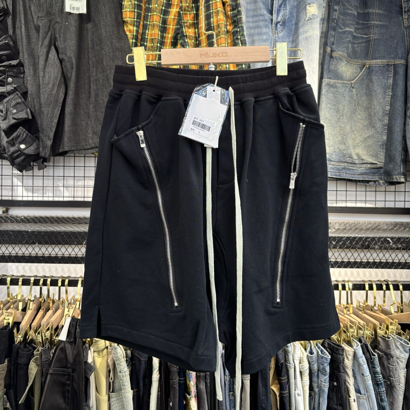 MIJKO Black Dark Grey Shorts M - огляд і ціна Mens Fashion Dark Grey Pants